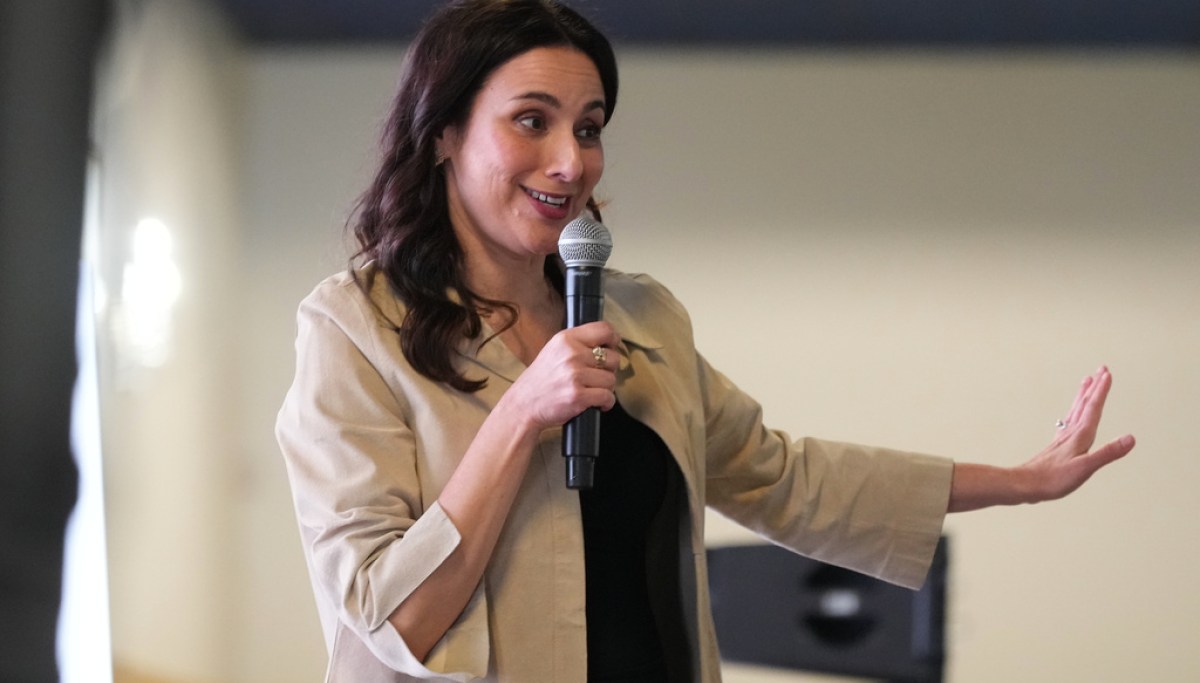 Texas Democrat Gina Hinojosa backs Trump’s $5,000 dividend but rejects conditional payout AP26049617581026