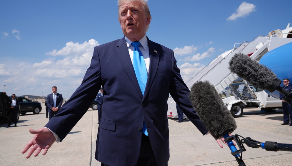 Judge orders White House to temporarily restore media access for blocked outlets AP26140675590902