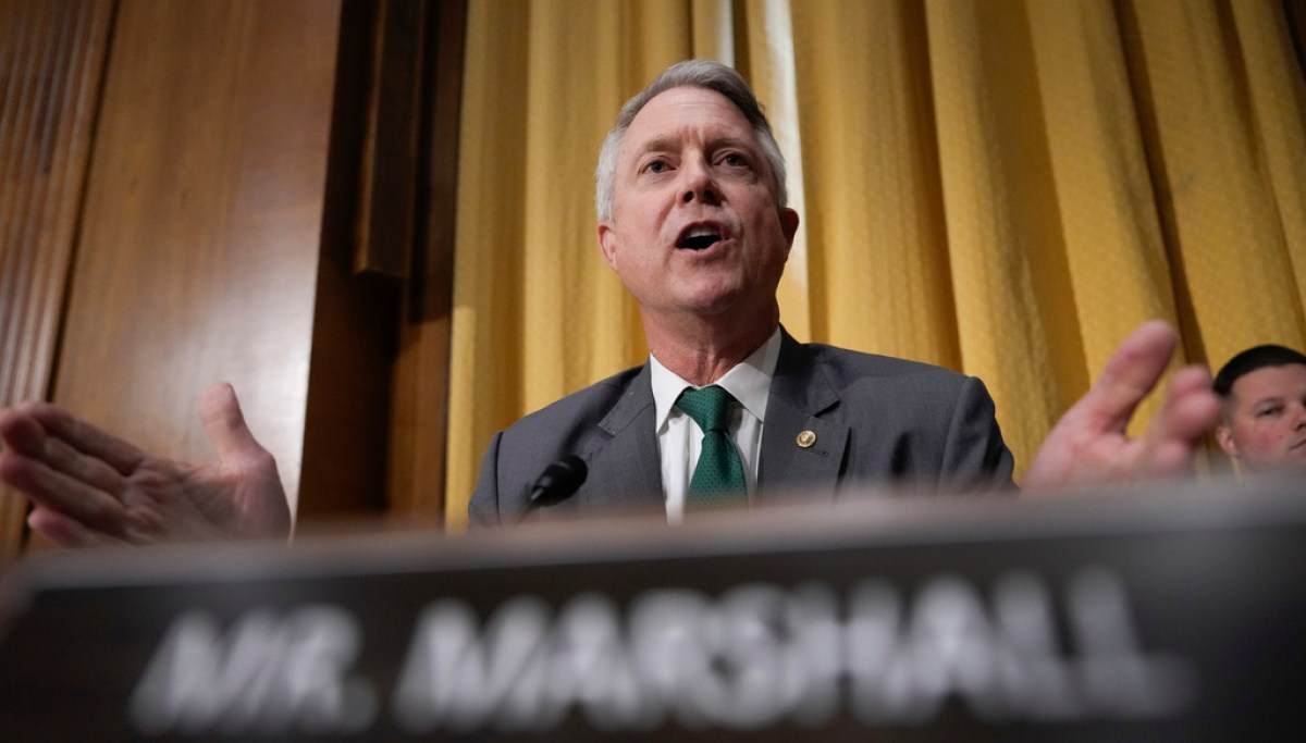 Kansas Republicans buck Trump over threat to blacklist Canadian jets AP26244638649290