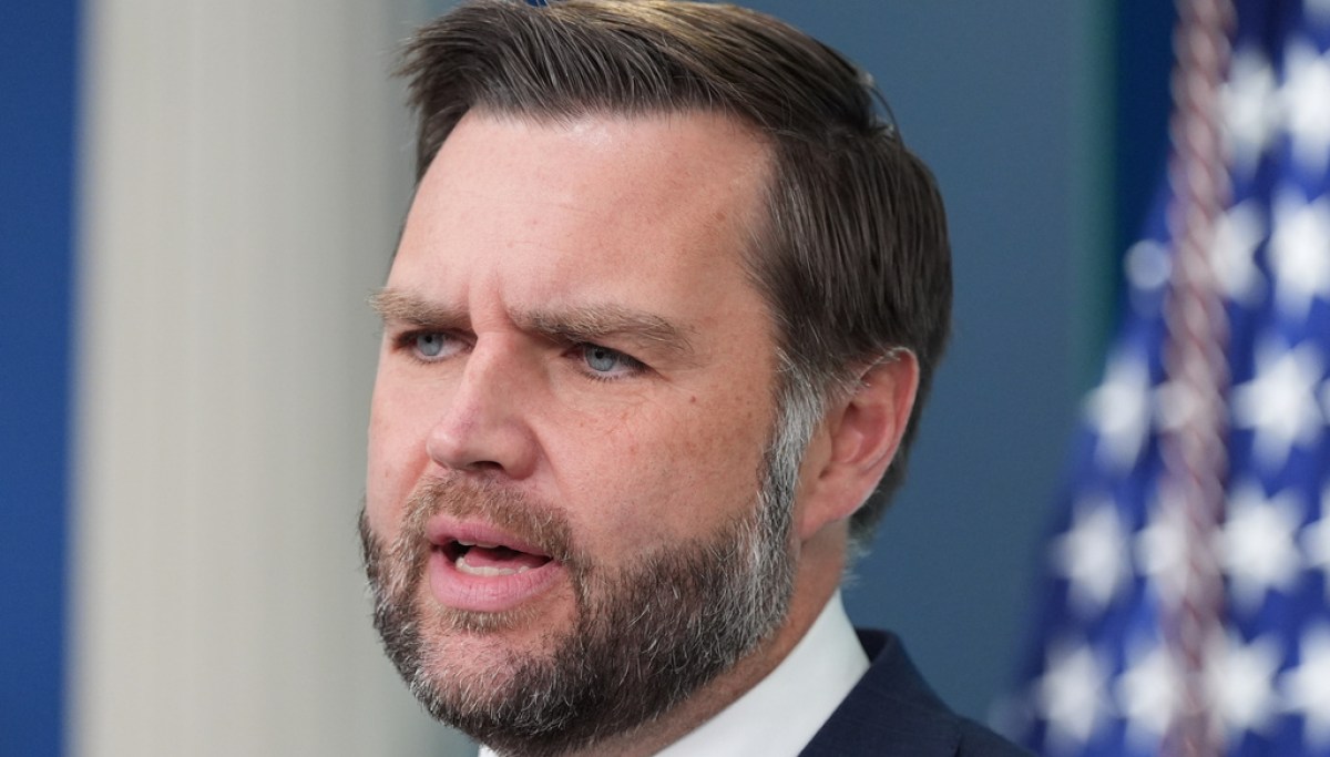 JD Vance defends friendship with Tucker Carlson as pressure to condemn antisemitism grows AP26246659857113