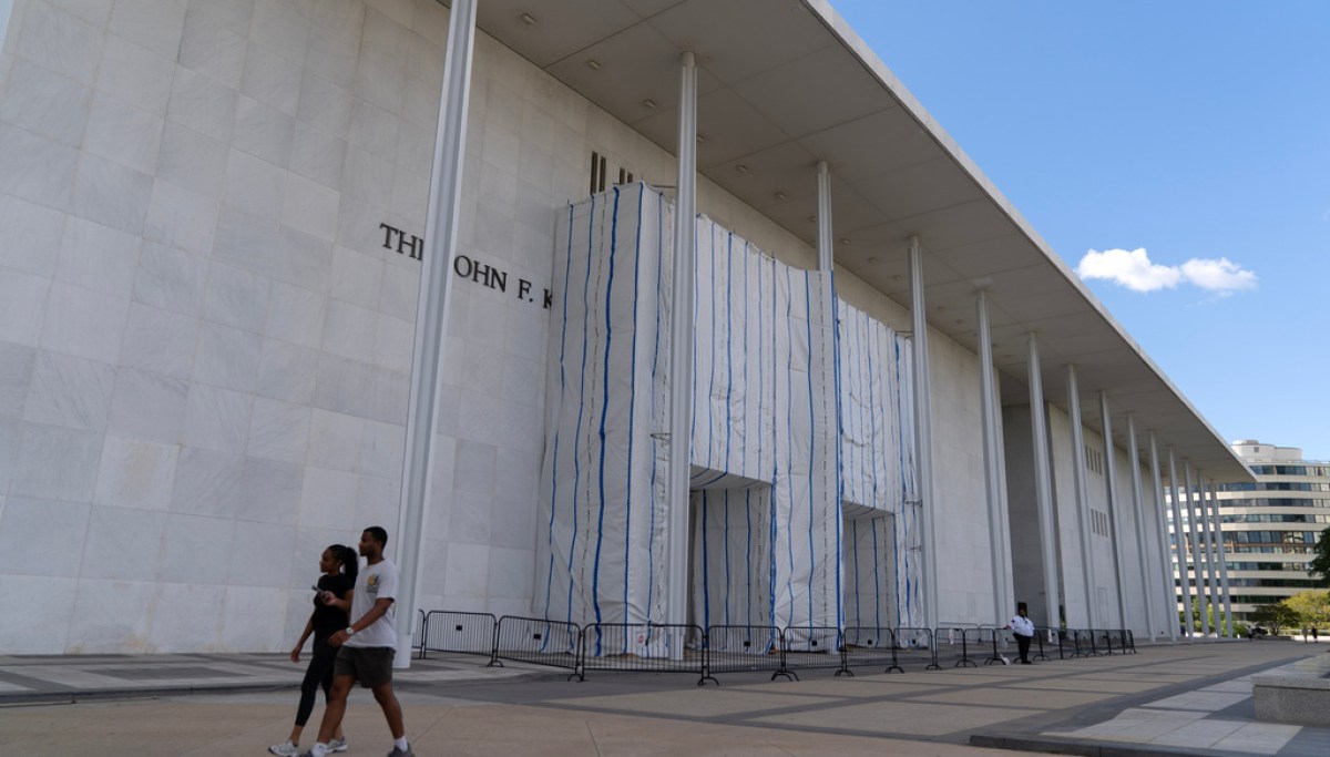 Judge bars Kennedy Center board from putting Trump’s name on building at all AP26249779398790