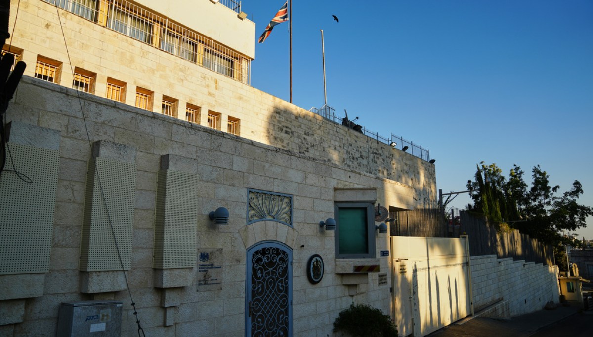 Israel closes UK Consulate and expels British aid workers in retaliation for trade restrictions AP26251569638367