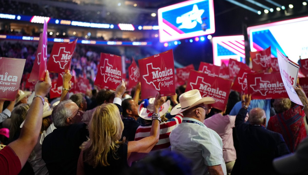 Trump faces 2026 warning as Hispanic Republicans split on immigration policy AP26252764486106