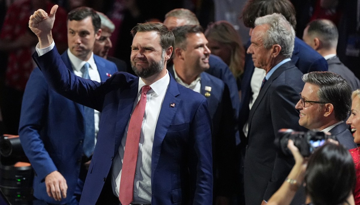 Vance participates in fireside chat on America.gov with RFK Jr. AP26253041320389 9c013d