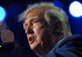 Trump’s midterm convention crowd boos John Thune