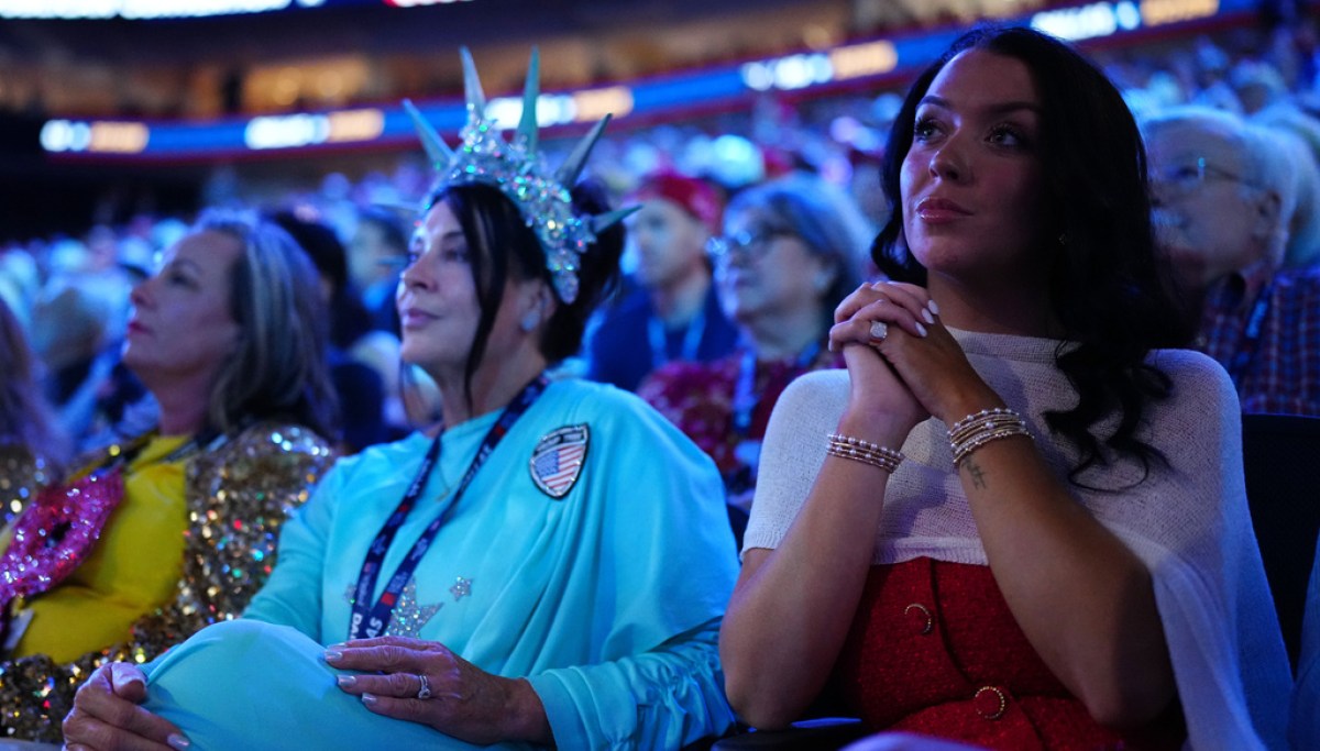 Trump electrifies his base, but the nosebleeds are empty. Is it enough to win the midterms? AP26253078719086