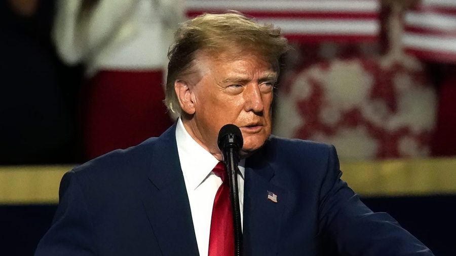 Trump floats idea to ‘stay and keep the oil’ in Iran, noting Venezuela deal AP26254092626368 e1789128629992 1