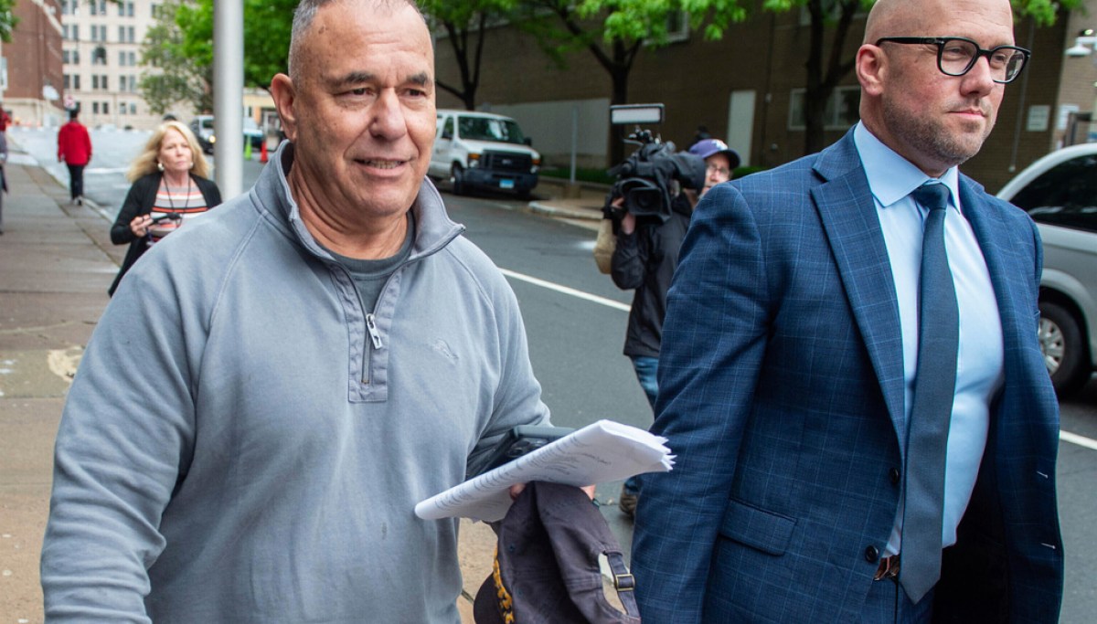 Convicted ex-Connecticut official flees to Greece before sentencing for bribery AP26260588730669