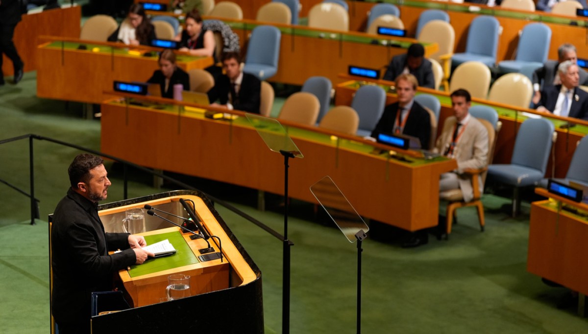 Zelensky urges UN to resolve Ukraine war before AI can ‘decide what happens on the battlefield’ AP26266654236531
