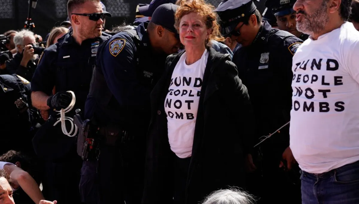 Celebrities join protesters in NYC ahead of Netanyahu’s UN speech AP26267636776138 e1790272874903
