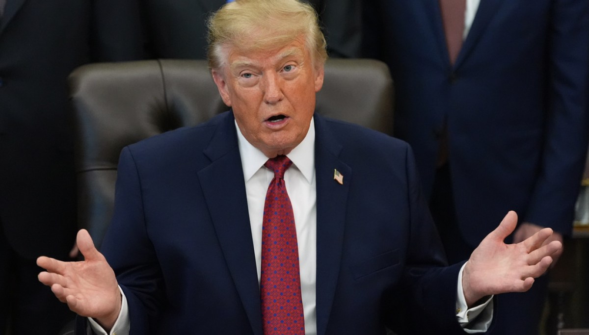 Trump defends self-promoting taxpayer-funded ads AP26273761341219