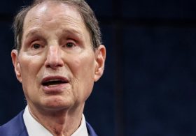 Sen. Wyden demands transparency from Trump, but took 15 months to report wife’s stock deal
