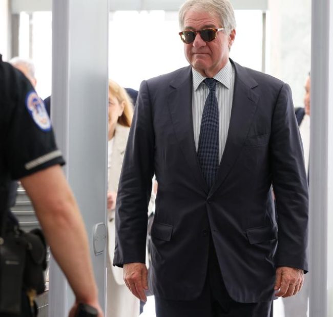 Billionaire investor Leon Black sues House Oversight Committee to block subpoenas in Epstein probe