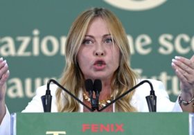 Meloni Announces Plan to Ban Burqas in Schools, Limit Number of Migrants in Classrooms