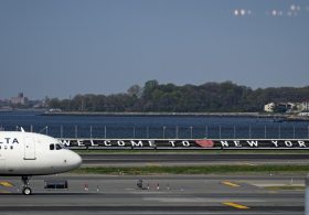 Equipment outage grounds planes at some major airports: FAA