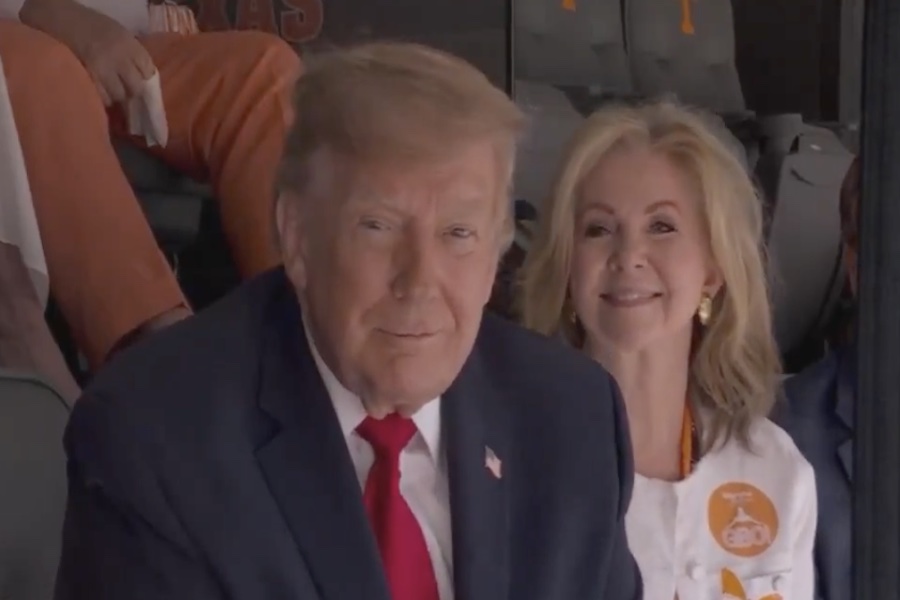 Crowd Goes Wild When Trump Makes Appearance At Packed Texas-Tennessee College Football Game Trump Tennessee Game