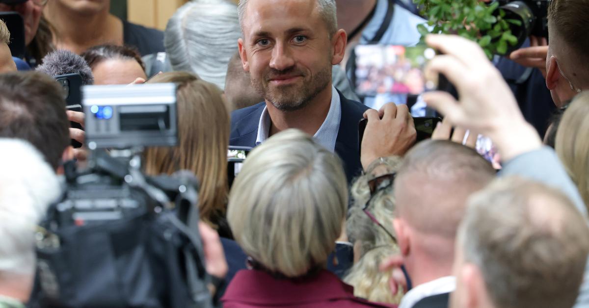 Anti-immigration party wins landslide victory in Germany, just short of majority UlrichSiegmund