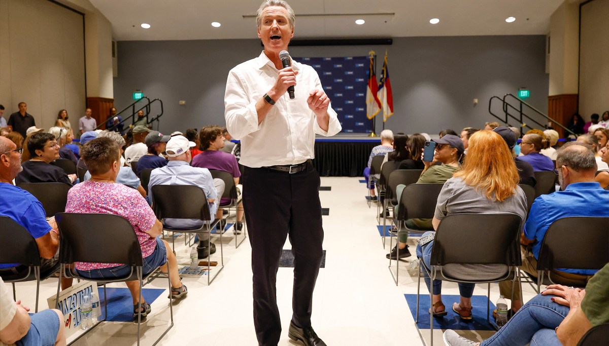 Despite Trump poll drops, Newsom urges Democrats not to ‘spike the football’ WBWhiteHouse092326