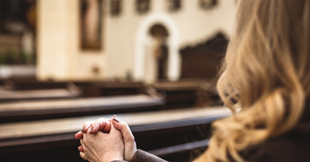 VIDEO: Maine's Highest Court Rules Against Mother Fighting to Take Child to Church Woman in church praying 640x335 1