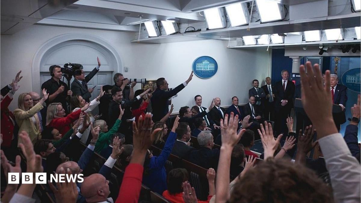 Journalists denied White House access after Trump banned some media outlets a0 111a12dcb7b0