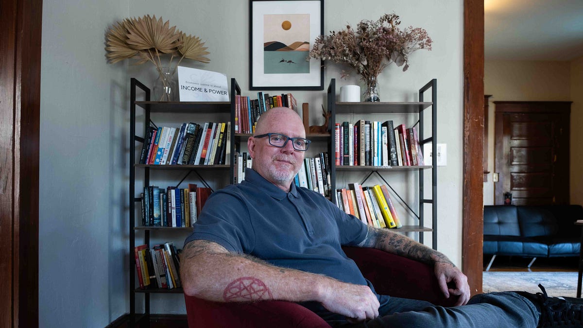 Can Giving Money to Ex-Cons Keep Them Out of Prison?