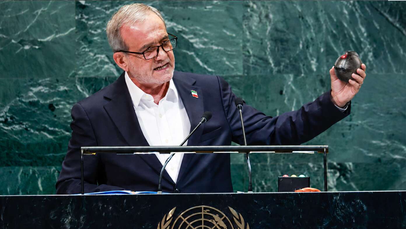 Iranian President Addresses UN While Holding A Thermal Detonator c0de36d8