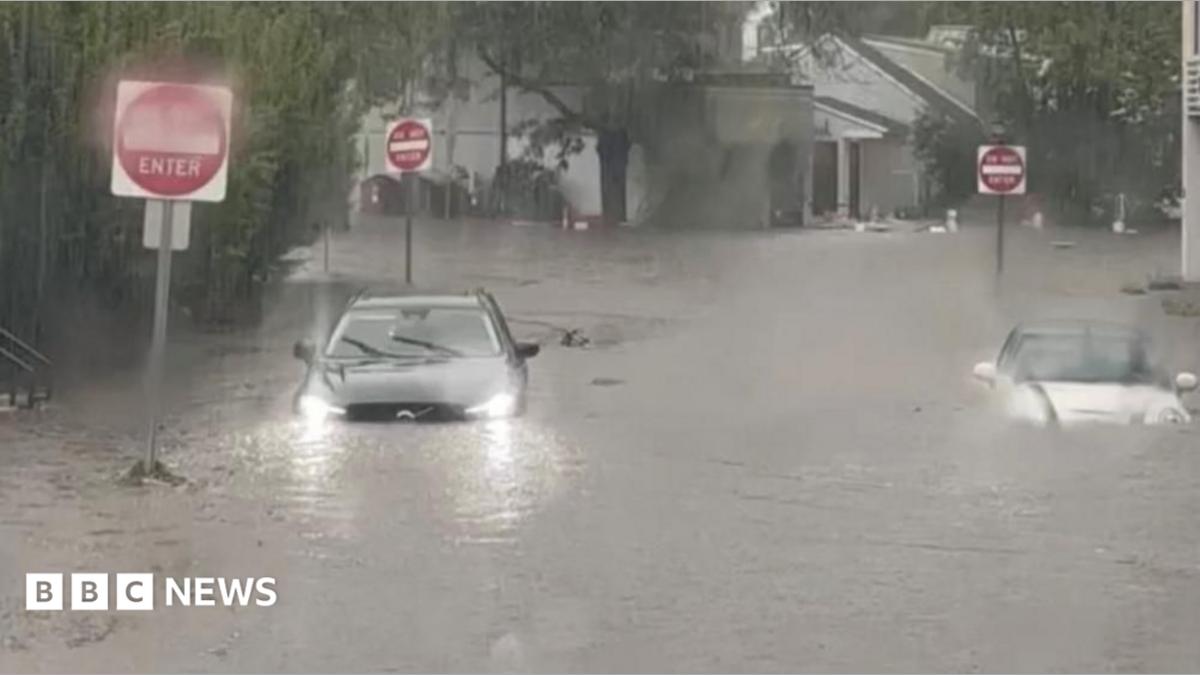 Flash flooding interrupts half-marathon and submerges cars c4e6c 19