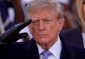 U.S. Air Force jet buzzes Trump and Xi on the tarmac…