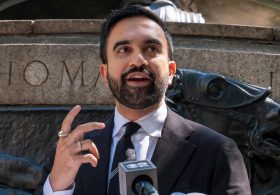 Holocaust Survivors’ Granddaughter Rips Zohran Mamdani to His Face During Brooklyn Shop Visit