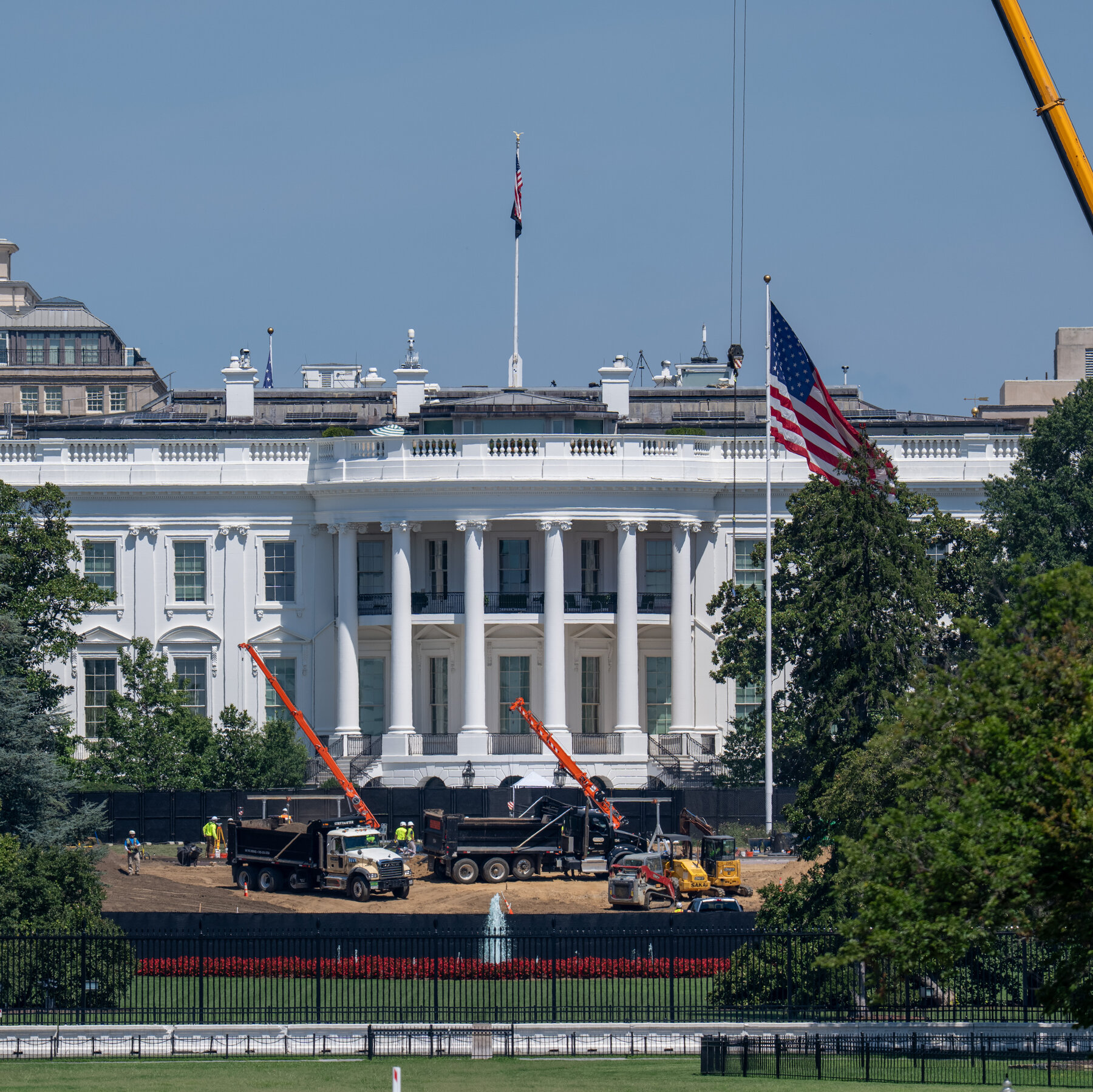 As War Grinds On, Trump Relishes Renovation Projects h mediumSquareAt3X