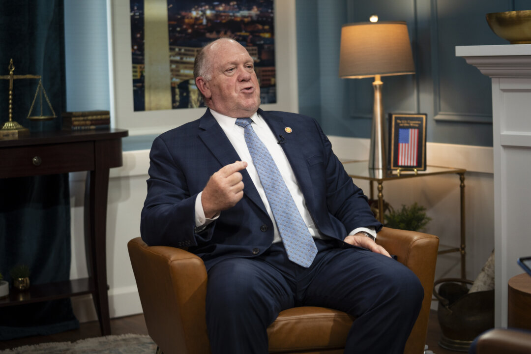 US Working to Close Visa Loophole for Chinese Visitors: Homan id6094627 DSC04617 Tom Homan 1080x720 1