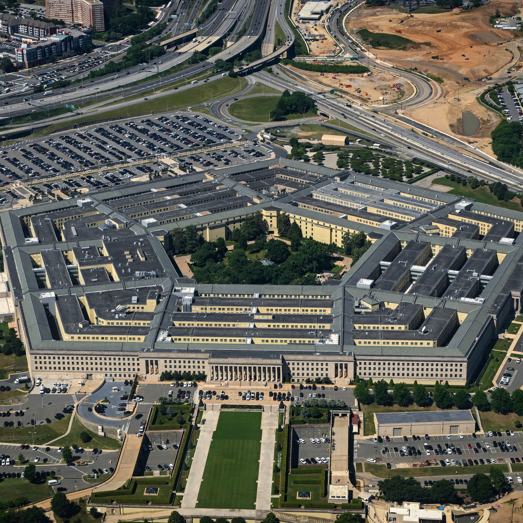 Pentagon Agreement With N.I.H. on Biodefense Draws Alarm From Democrats j mediumSquareAt3X