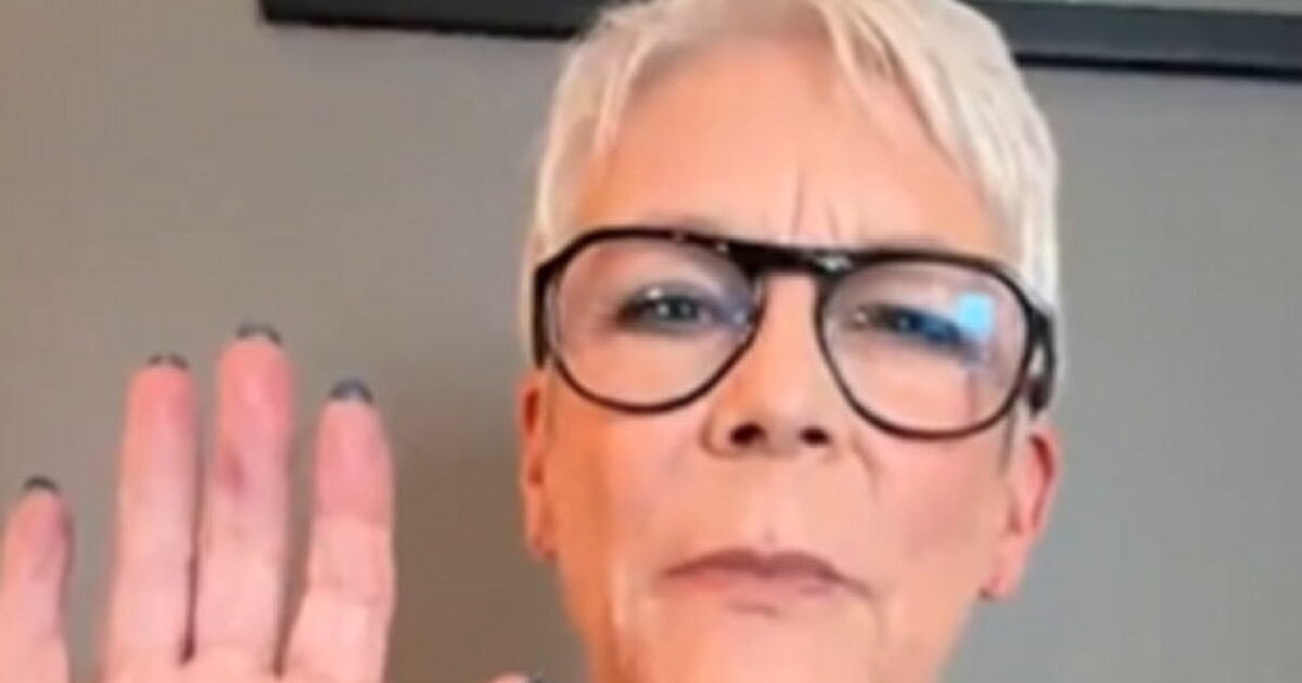 CRINGE: Liberal Celebrities Film Themselves Pledging Loyalty to the Constitution or Something jamie lee curtis oath 1200x630 1