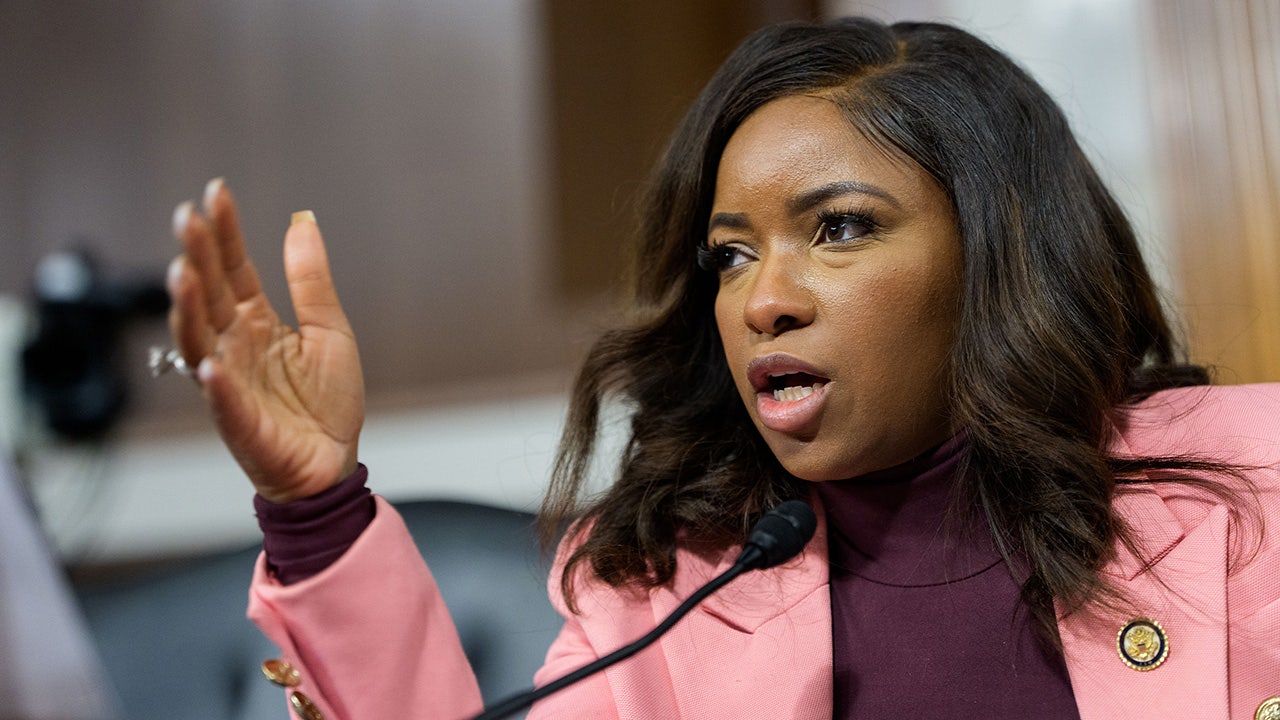 ‘F--- her’: Jasmine Crockett torched by ex-Dem colleague over who she left off endorsement list jasmine crockett speaks at event