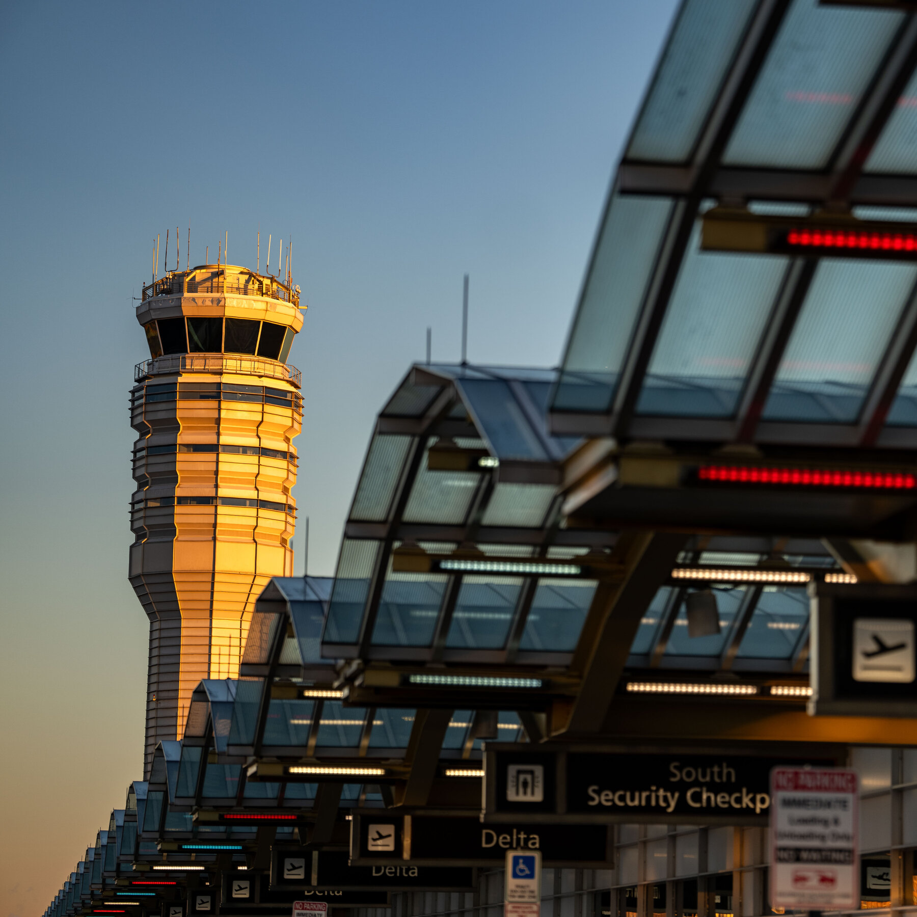 F.A.A. to Roll Out New A.I. Tool for Washington Airports k mediumSquareAt3X 2