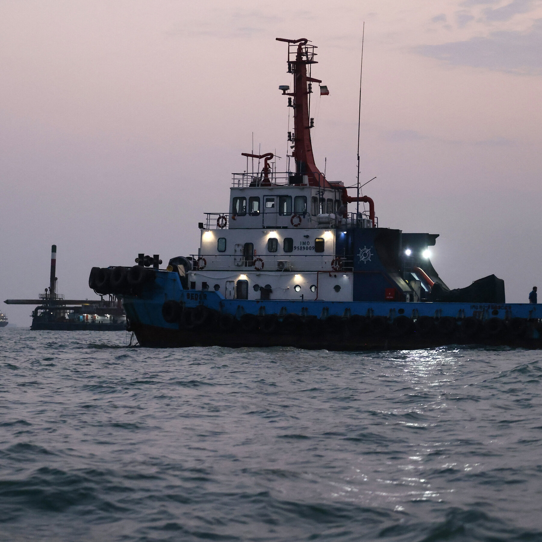 Oil Climbs Toward $100 a Barrel Following Houthi Attacks l mediumSquareAt3X 6