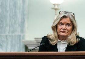 Lummis ramps up pressure on Democrats over crypto bill
