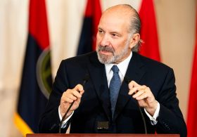 Lutnick claims that data centers, known for water consumption, ‘don’t use water’
