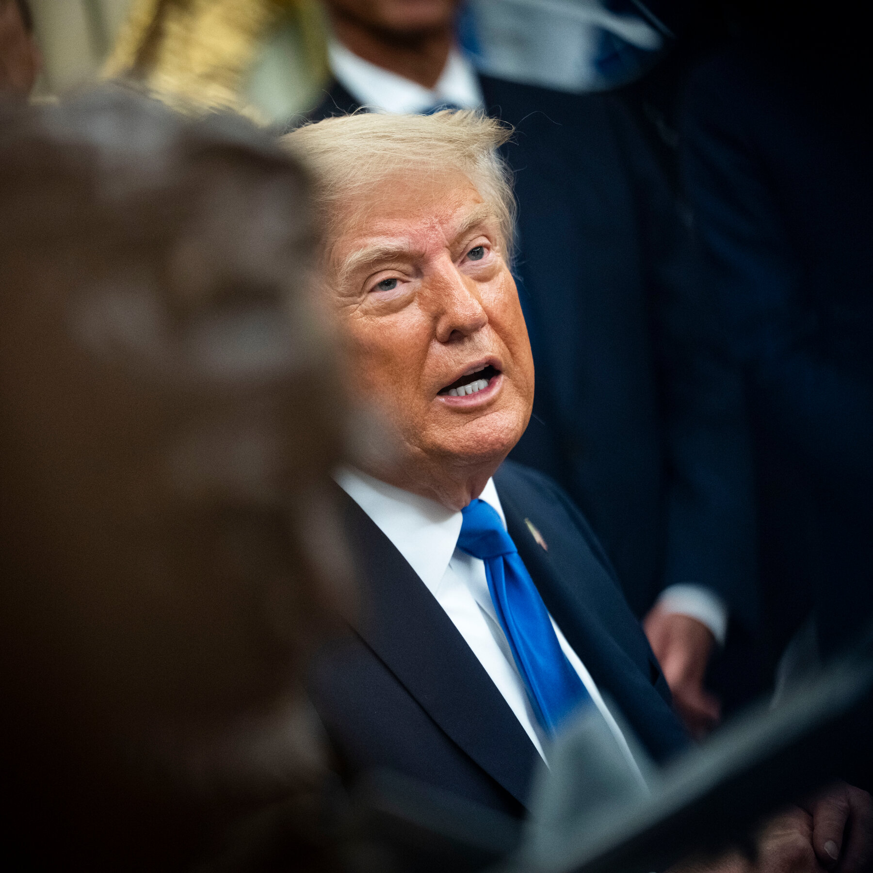 Trump Threatens to Halt Some Trade Unless the Fed Cuts Rates mediumSquareAt3X 16