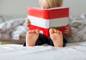 Daycare Teacher Babysits Low-tech, “No Screens” Kids; Learns a Scary Lesson