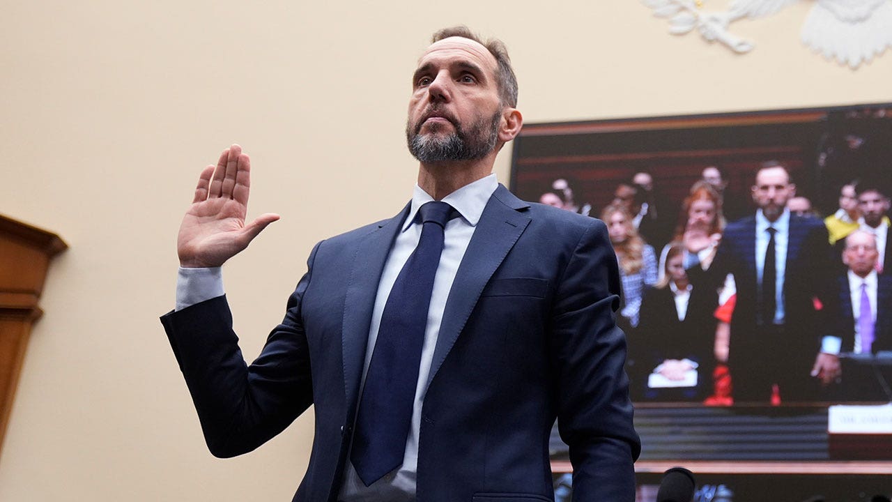 Jack Smith probe swept up media comms with government sources as Arctic Frost reach expands beyond lawmakers ormer special counsel jack smith house judiciary committee 01 22 2026 003
