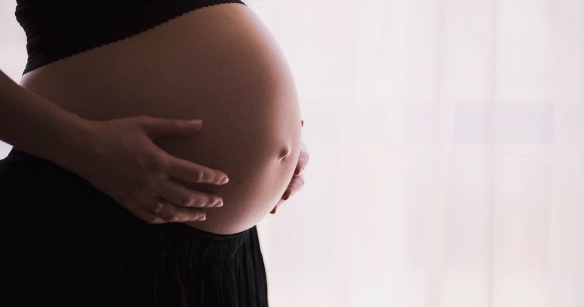 Poor Sleep During Late Pregnancy Linked to Higher Childhood Obesity Risk, Study Finds poor sleep during late pregnancy may be linked unhealthy weight gain children representational