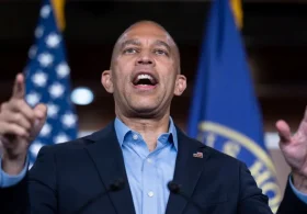 Jeffries won’t rule out kicking off committees centrist Democrats who backed condemning socialism