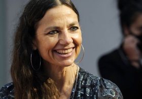 Justine Bateman Critiques London Police Officer’s Trigger Discipline