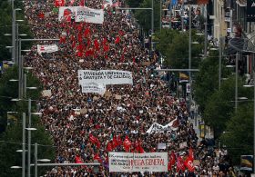 Police fire tear gas as housing protests sweep Spain (VIDEOS)