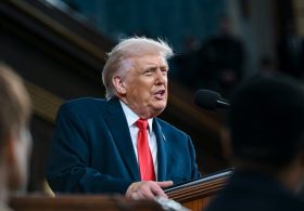 Trump threatens to veto every bill if Democrats take control of Congress