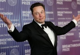 Elon Does It Again: SpaceX Buys Spectrum to Launch Independent U.S. Mobile Carrier