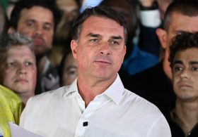 Flavio Bolsonaro and family issued visas to enter the US after fleeing Brazil