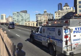 Anti-ICE Crew Blocks Brooklyn Bridge – the Drivers’ Response Is Priceless