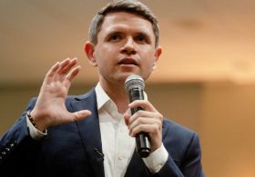 Make-Believe It to Beaver: Dem James Talarico Visits Texas Buc-ee’s to Awkwardly Mingle With Voters